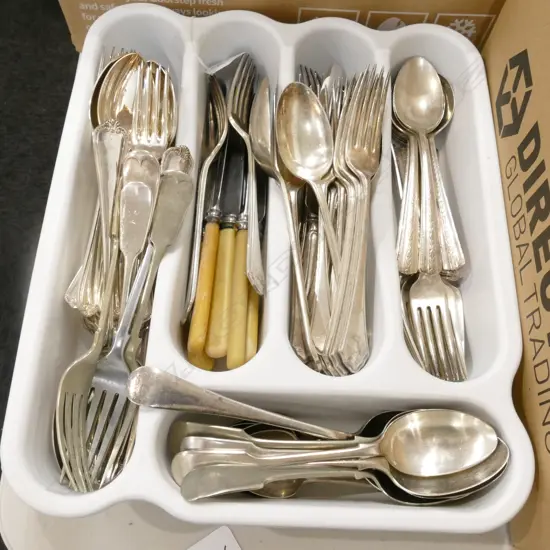 TRAY OF VINTAGE CUTLERY SETS