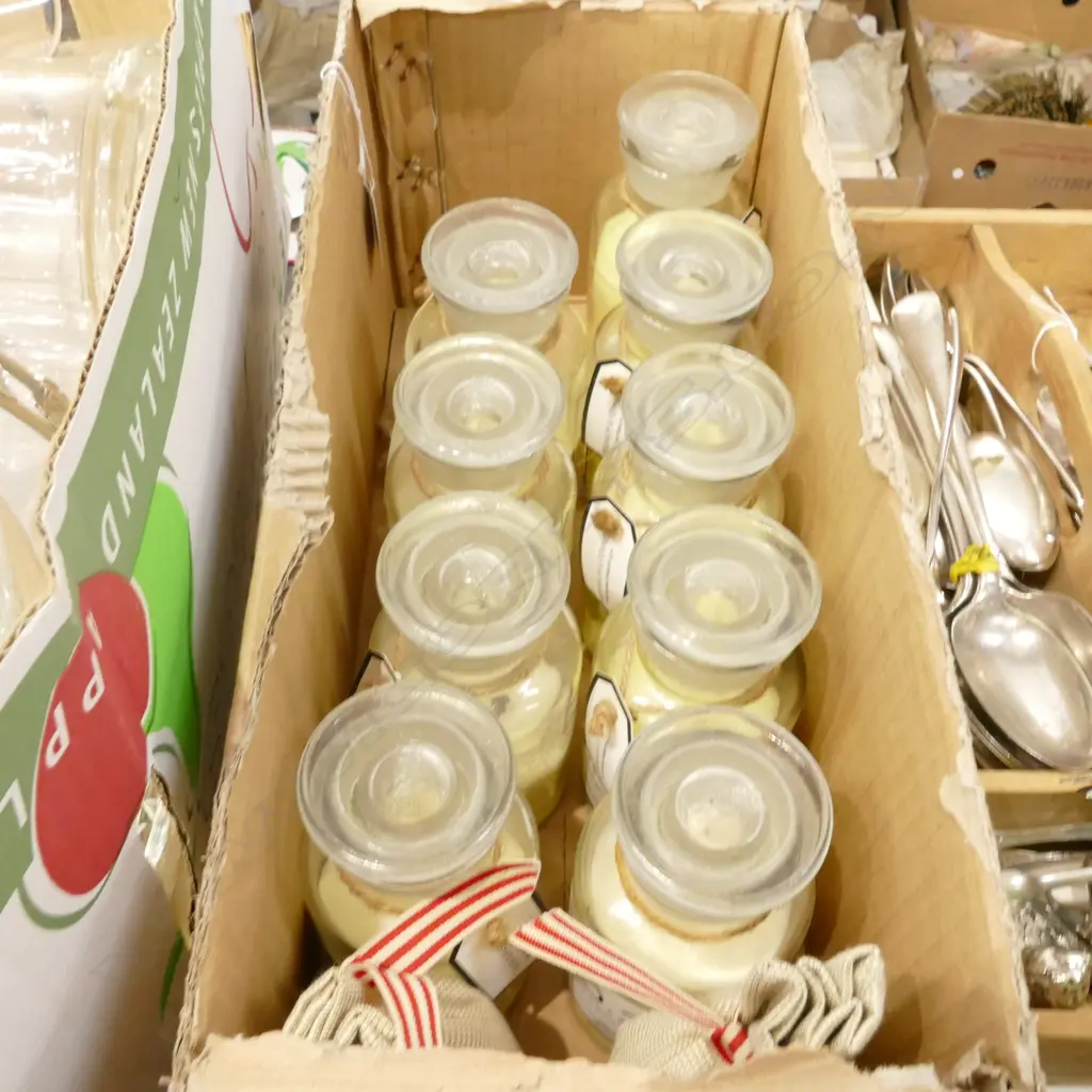 BOX OF SCENTED CANDLES Image 1++