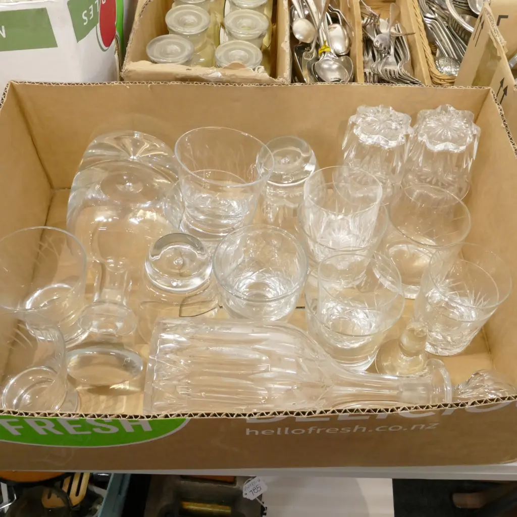 BOX LOT 2 DECANTERS, ASST WHISKEY GLASSES  Image 1++