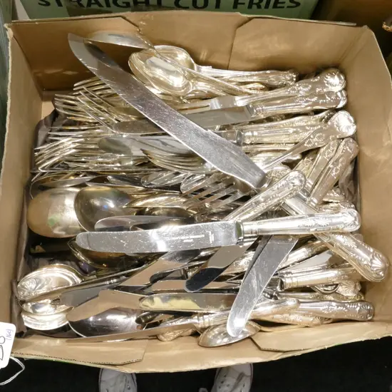 160 PCES ROBERT PRINGLE KINGS PATTERN CUTLERY INCL. 33 FORKS, 38 KNIVES, 27 SPOONS, 18 SOUP, 35 TEASPOONS, 9 ETC