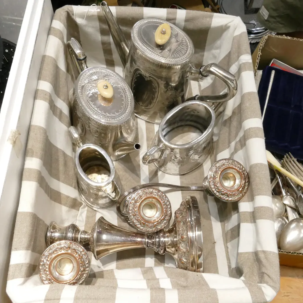 EP TEA SET + CANDELABRA Image 1++