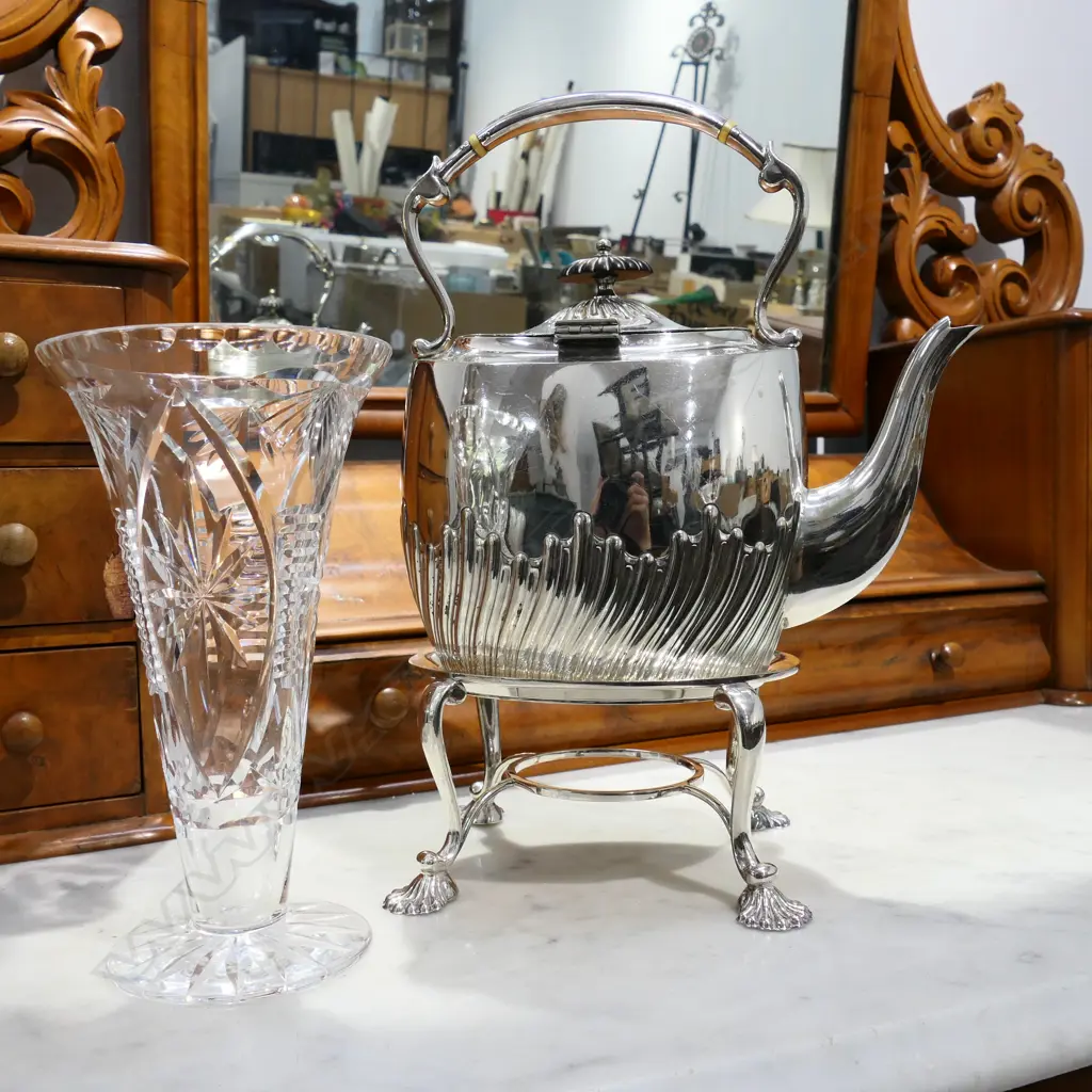 BOX LOT EP SPIRIT KETTLE AND STAND, CRYSTAL VASE Image 1++