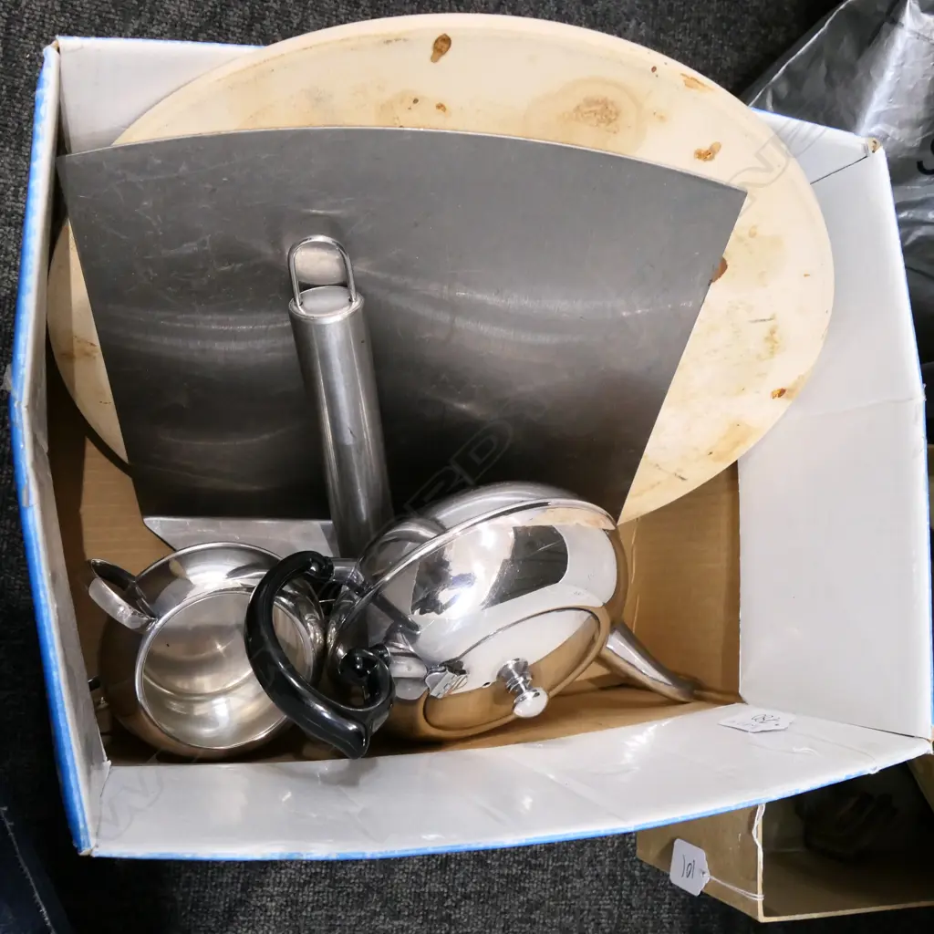 SILVER PLATED TEASET, PIZZA STONE & SLICE Image 1++