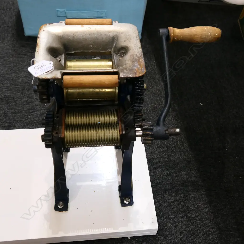 VINTAGE JAPANESE PASTA MAKER HAND OPERATED Image 1++