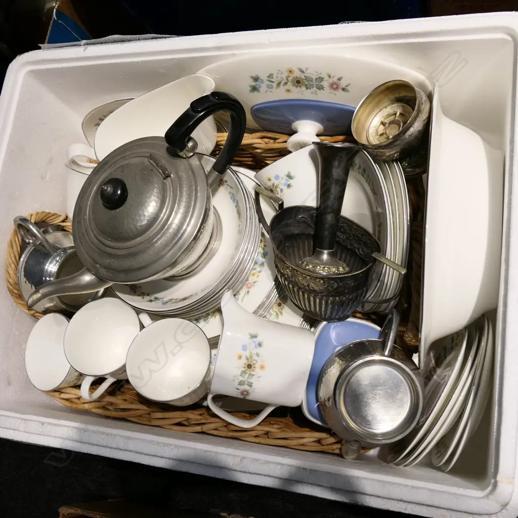 BOX LOT 38 PCE ROYAL DOULTON PART DINNER SERVICE AND ASST. EPNS Image 1++