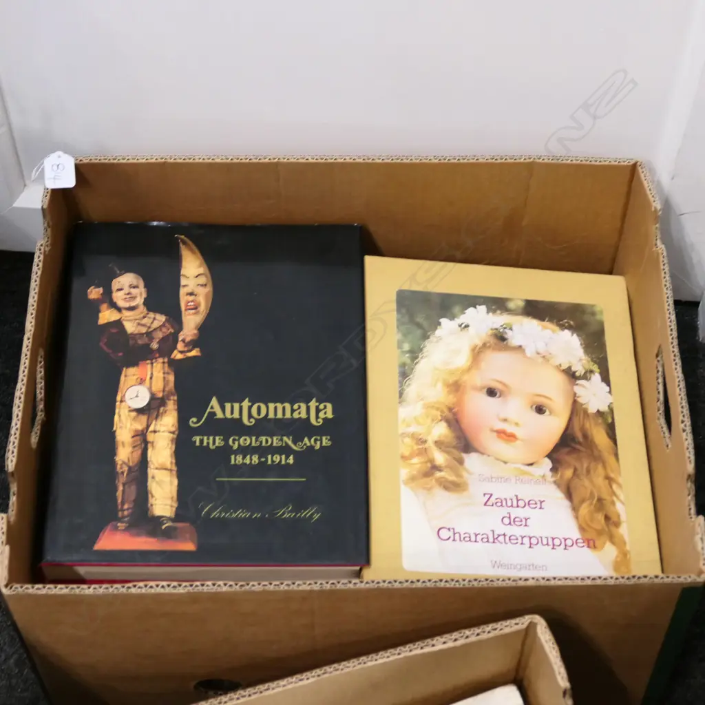 BOX LOT ASST. ANTIQUE PRICE GUIDE BOOKS ON COLLECTABLES, TOYS ETC Image 1++