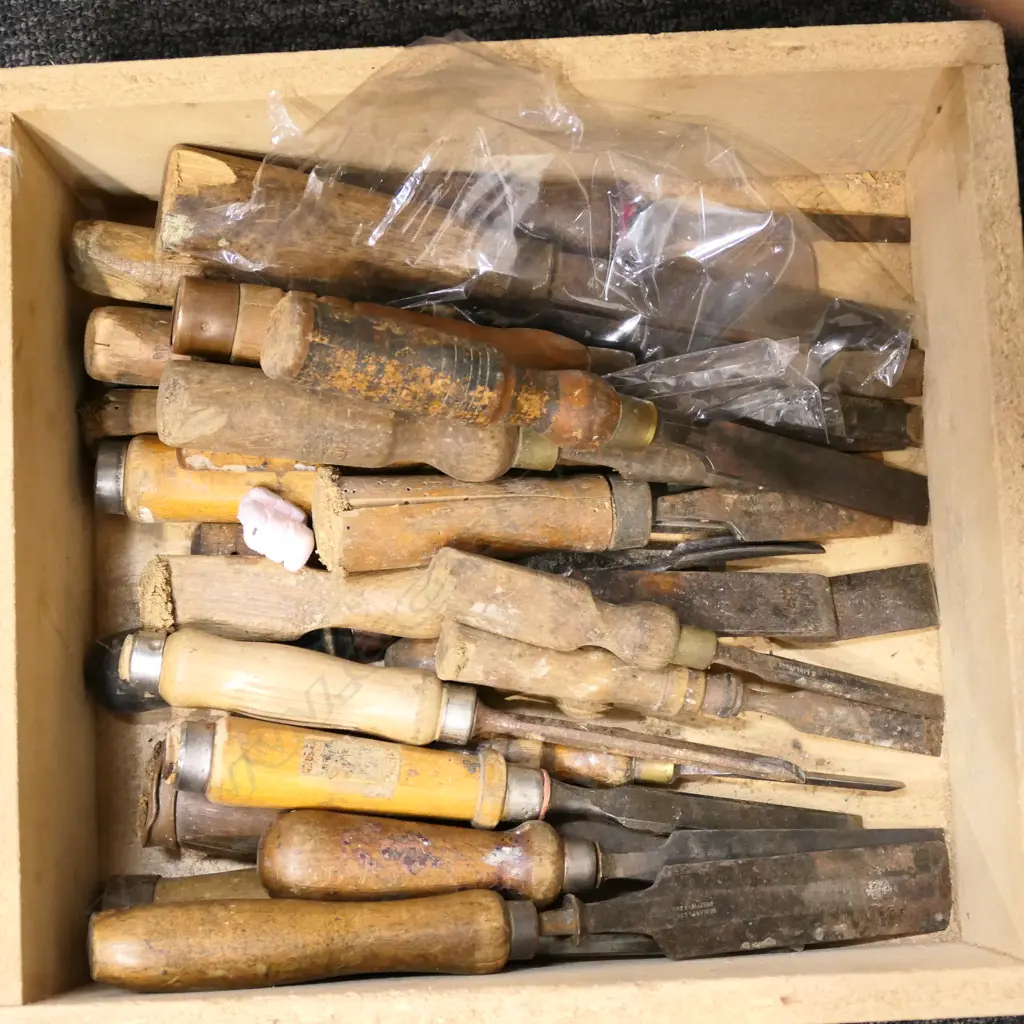 LOT ASST CHISELS Image 1++