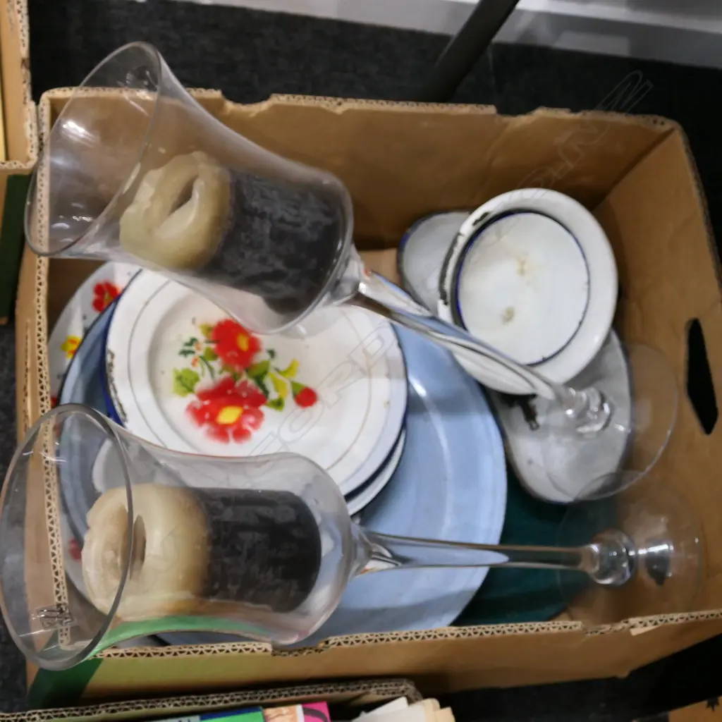 LOT ASST ENAMELWARE ETC Image 1++