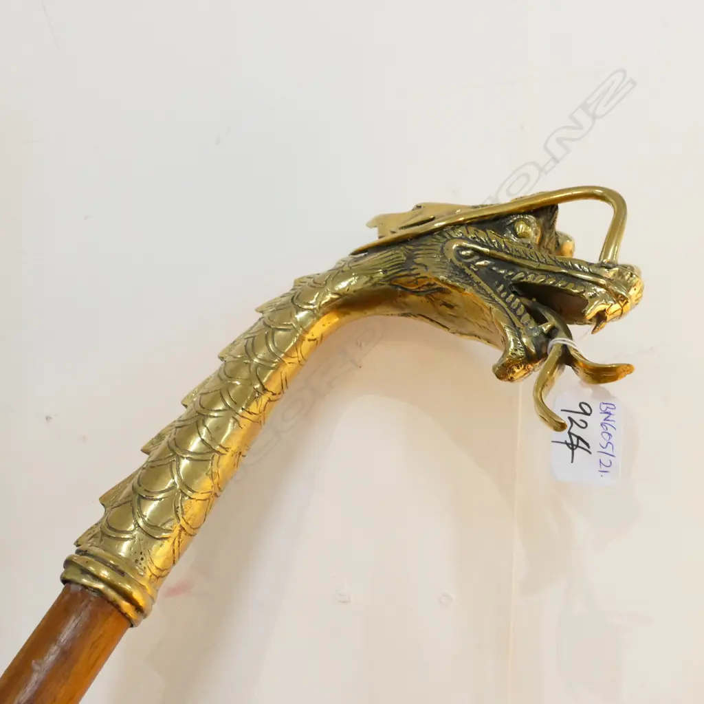 DRAGON WALKING STICK 1030MM L Image 1++
