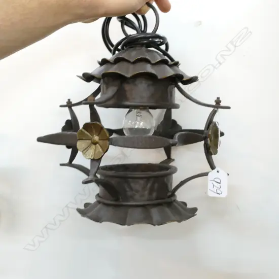 METAL HANGING LANTERN