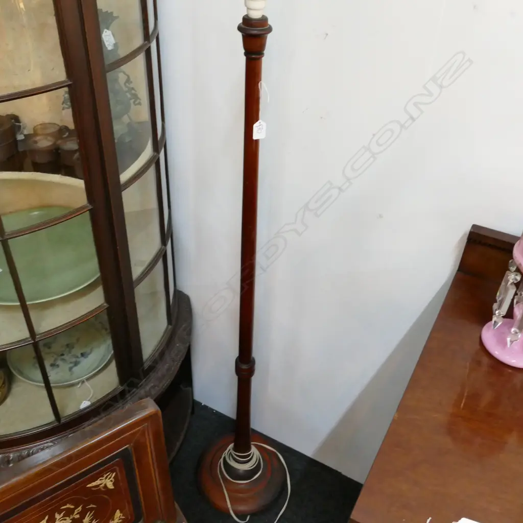 VINTAGE STANDARD LAMP Image 1++