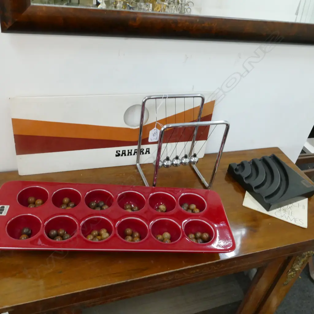 3 RETRO ITEMS; FRANCO POZZI CERAMIC TILE AND BOXED SAHARA GAME SET, NEWTONS CRADLE Image 1++