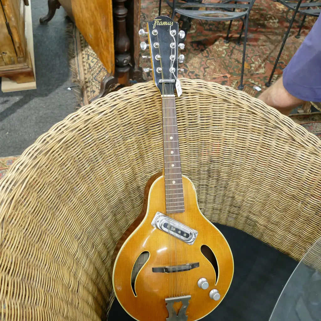 FRAMUS GERMAN ELECTRIC MANDOLIN C. 1965 Image 1++
