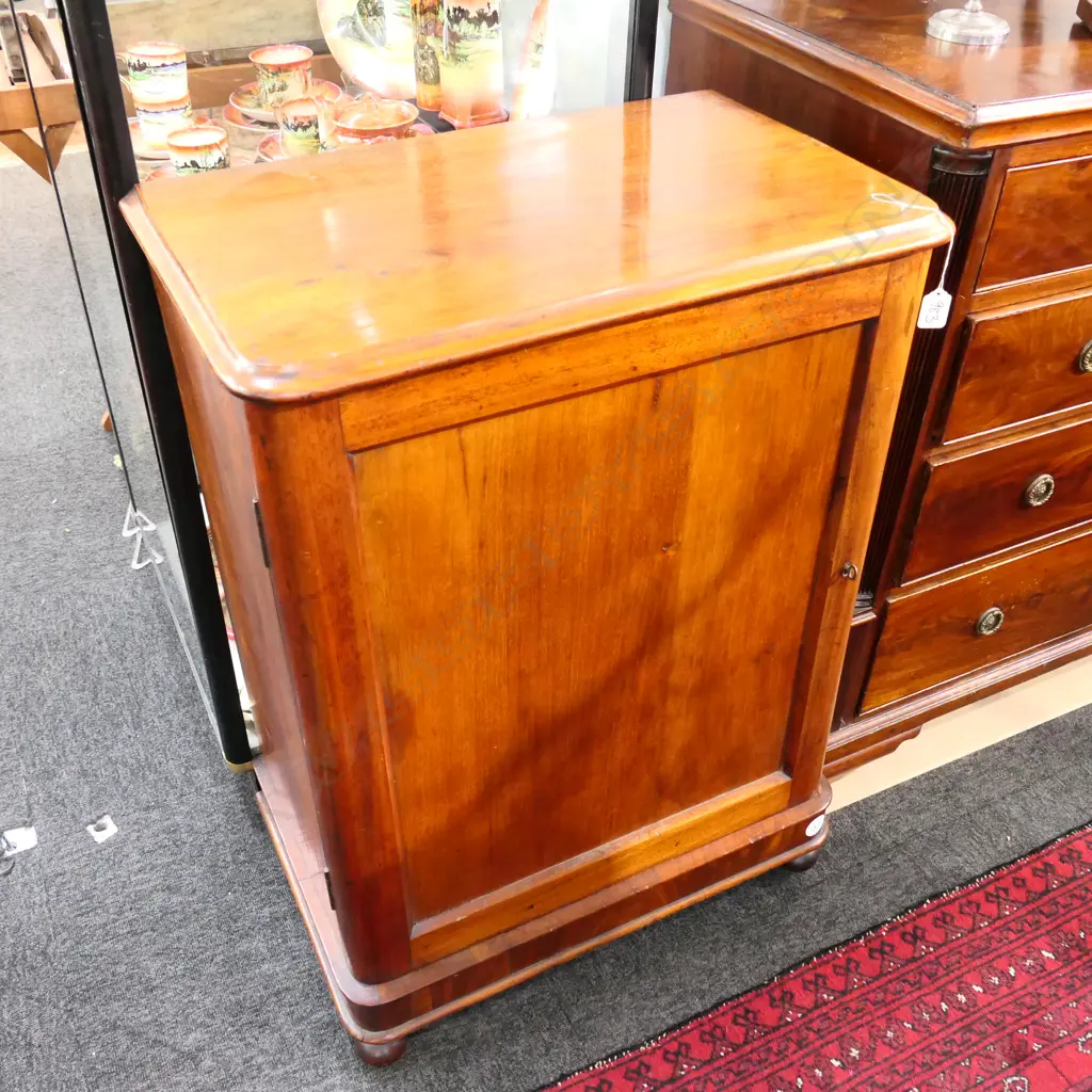 VICTORIAN MAHOGANY LARGE BEDSIDE CABINET  Image 1++
