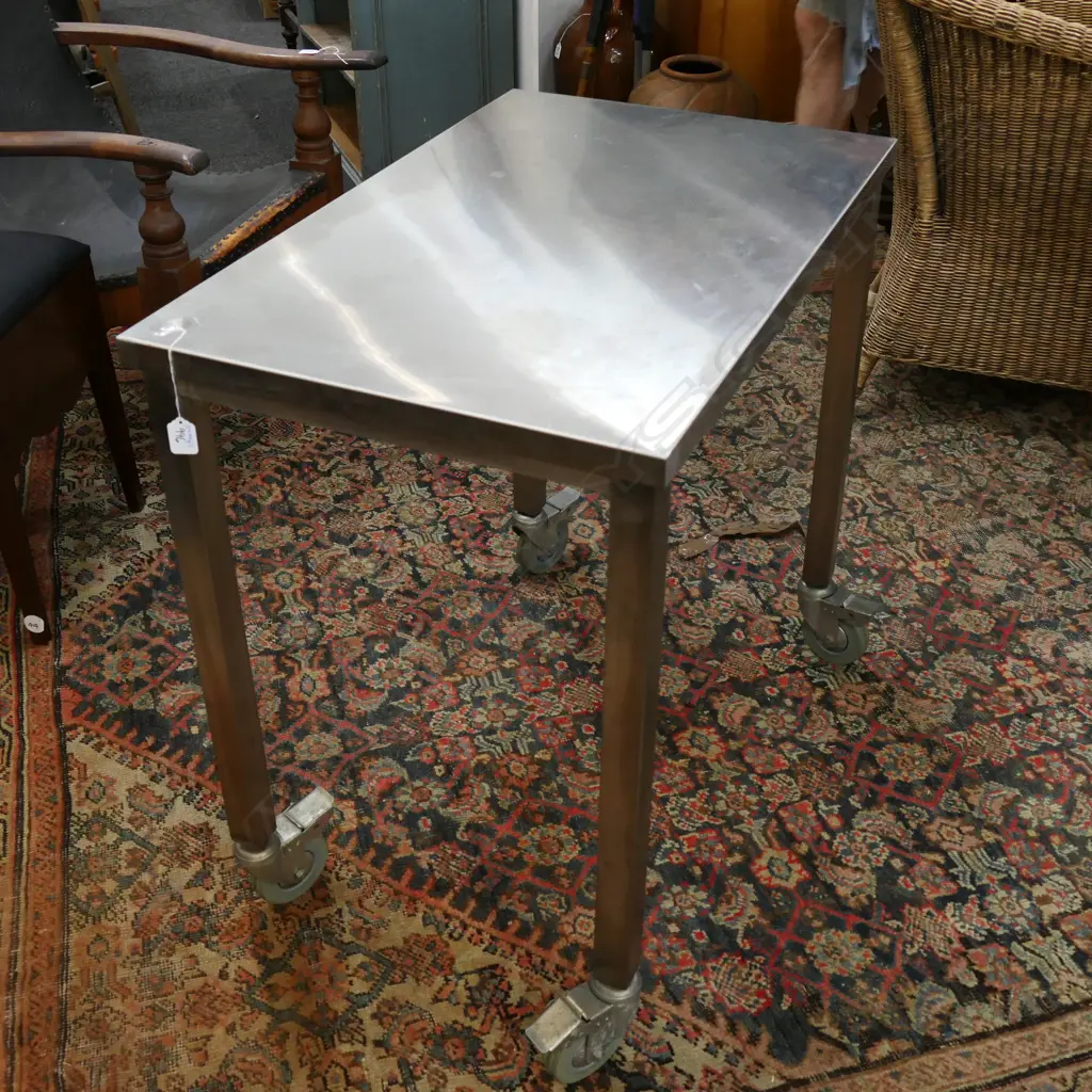 INDUSTRIAL STEEL TABLE ON CASTORS L 800 MM Image 1++