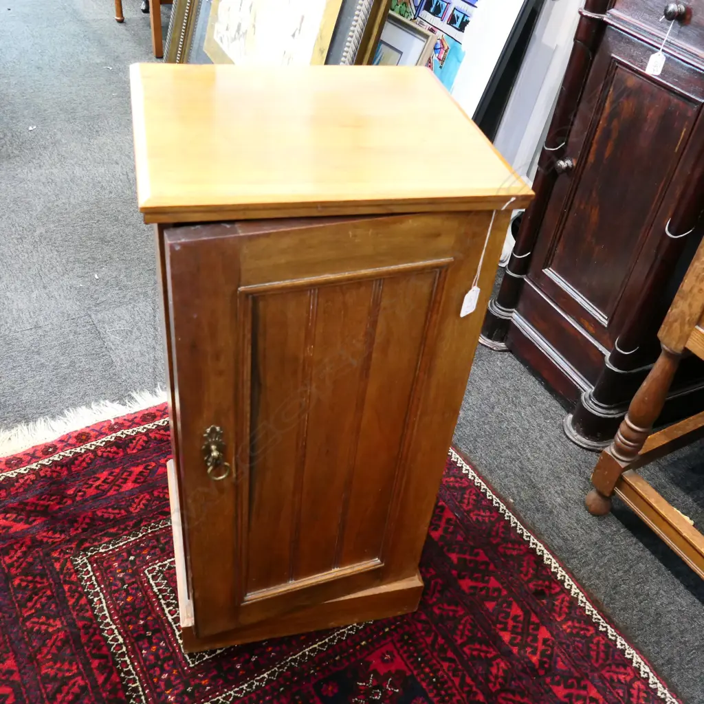 WALNUT BEDSIDE H. 765MM Image 1++