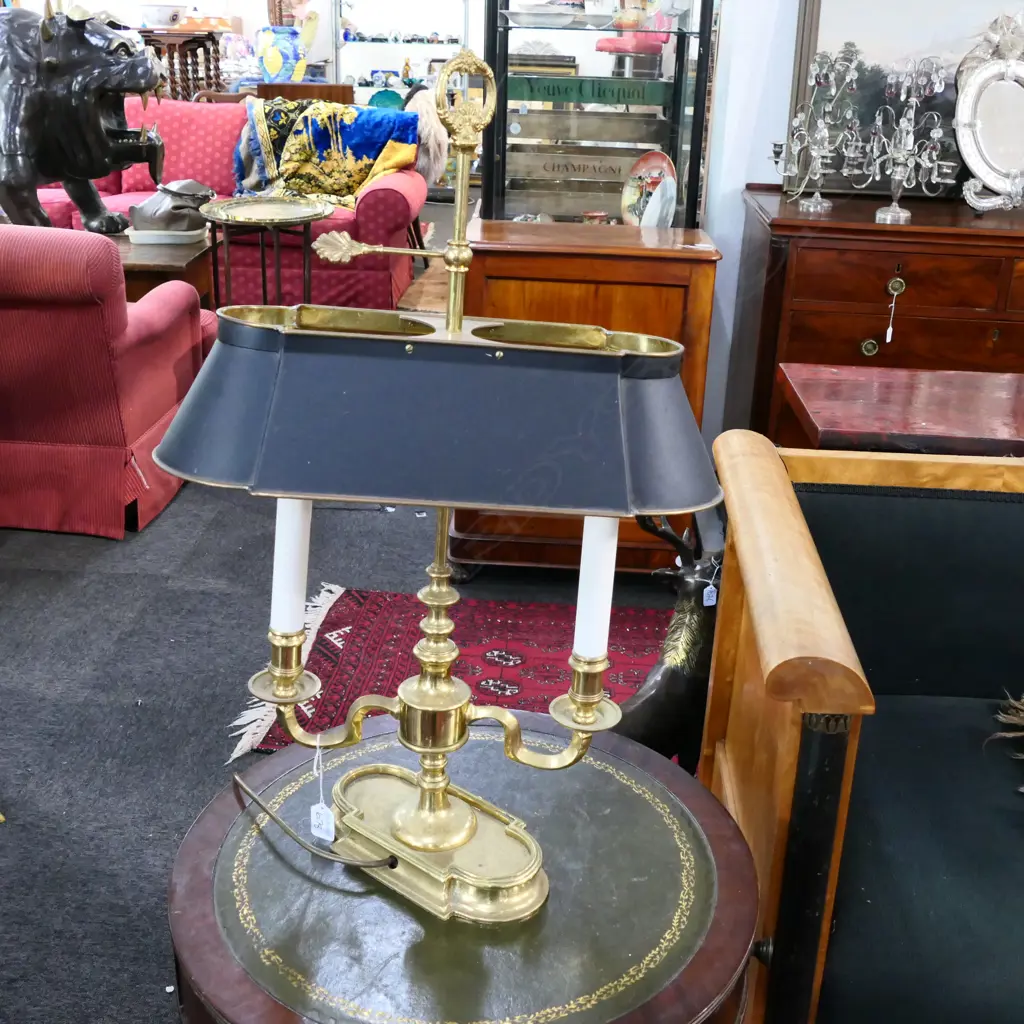 A BRASS TWIN LIGHT TABLE LAMP H 670 MM Image 1++