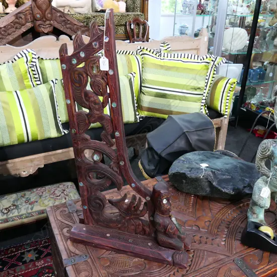 MAORI CARVED CANOE POST GREENSTONE PENDANT