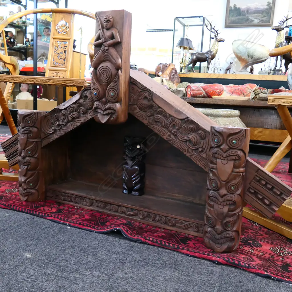 WOODEN CARVED MAORI WHARE 1300MM W 790MM H Image 1++