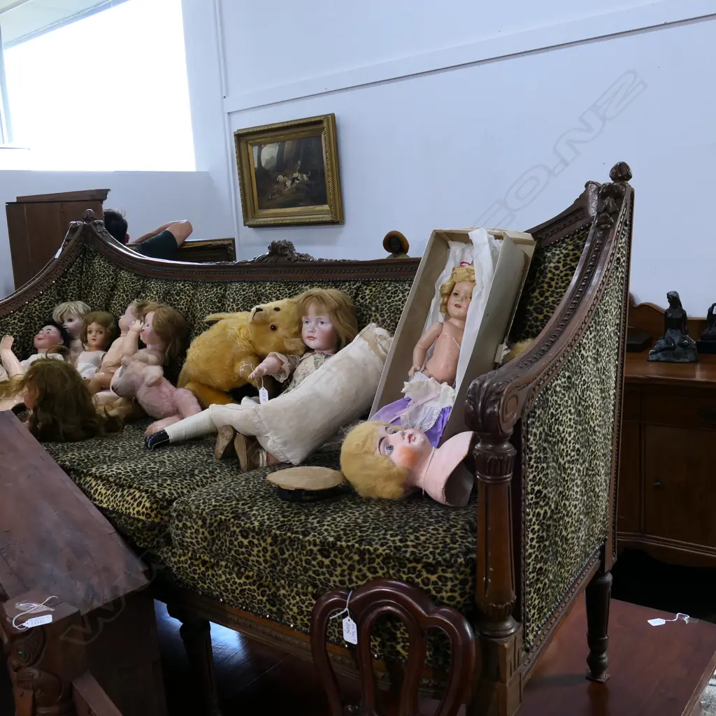 VINTAGE BEGERE COUCH Image 1++