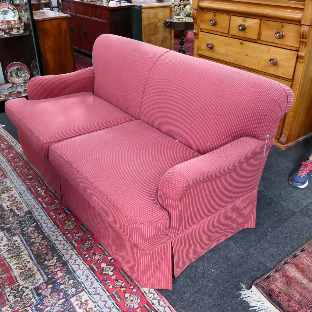 TWO SEATER COUCH Image 1++