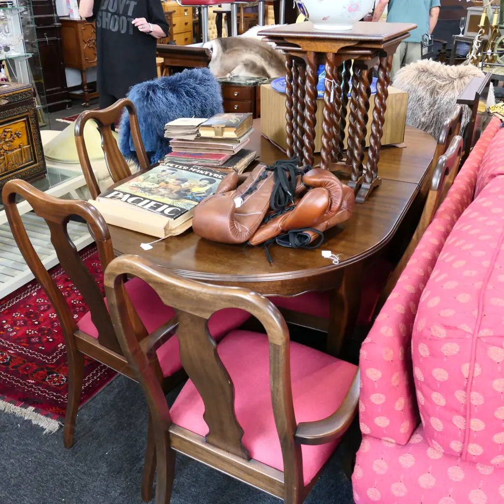 MAHOGANY EXTENSION DINING TABLE WITH 8 CHAIRS Image 1++