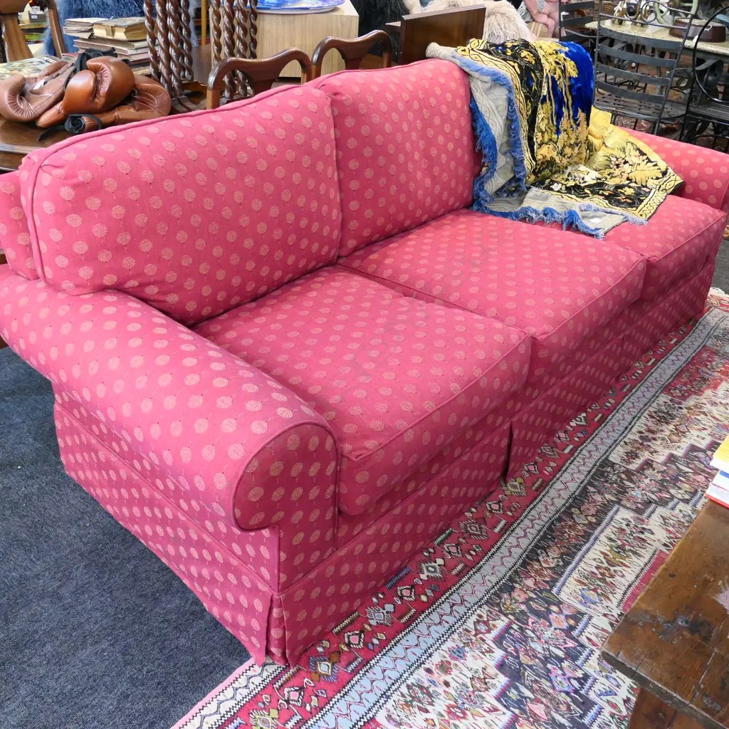 THREE SEATER COUCH Image 1++