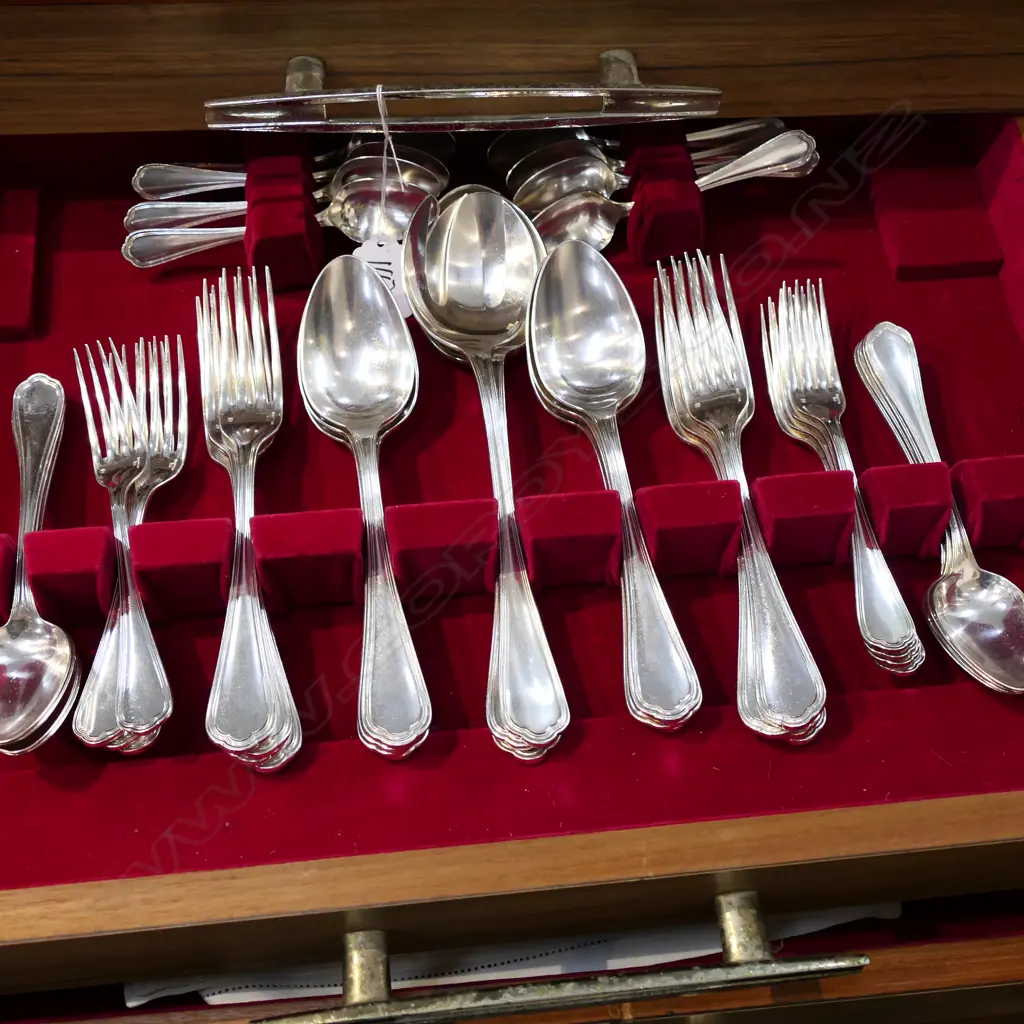 CHRISTOFLE SILVERPLATE CUTLERY CANTEEN Image 1++