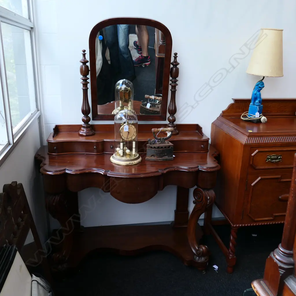 VICT MAHOGANY DRESSING TABLE Image 1++