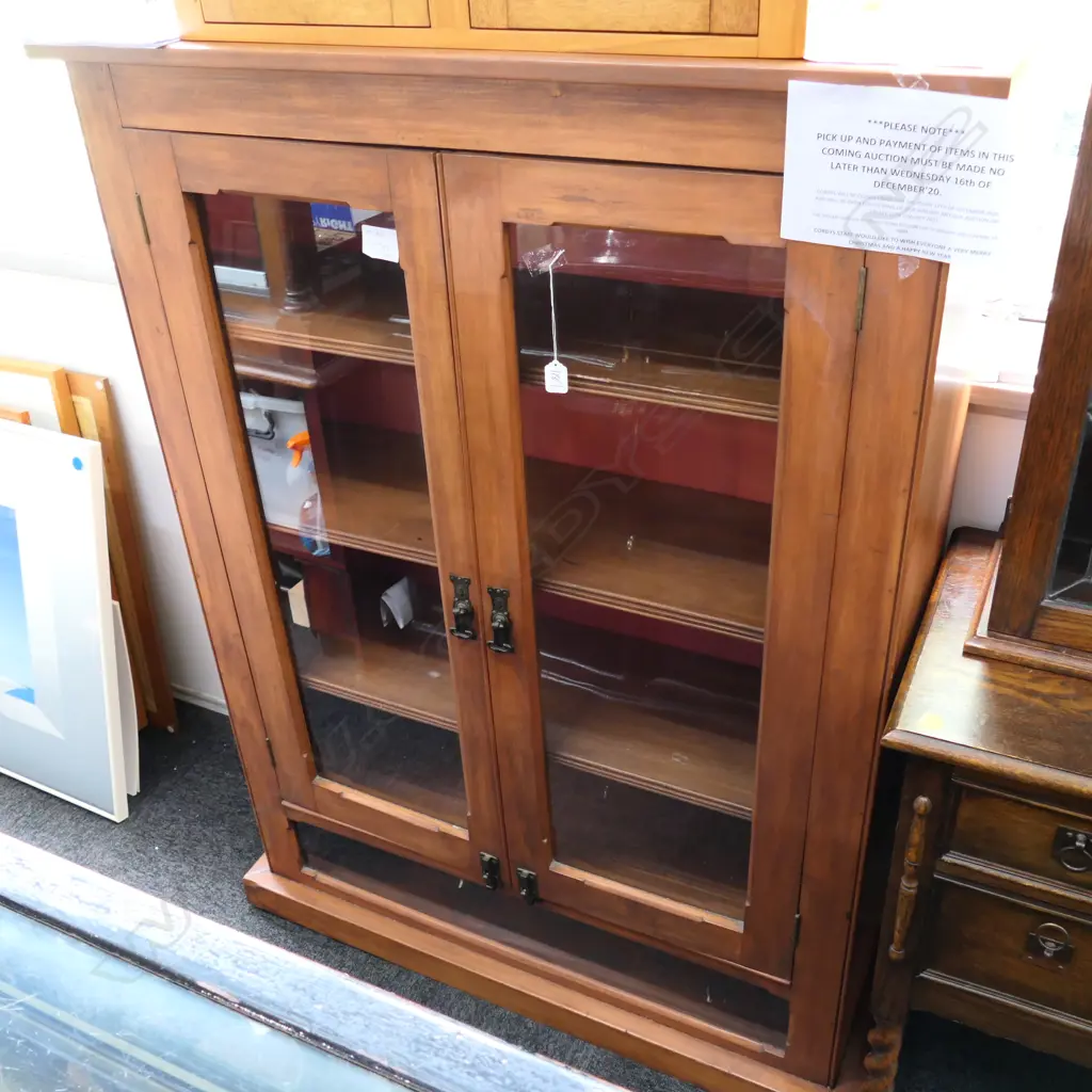 RIMU GLAZED DISPLAY CABINET H 1420 MM Image 1++