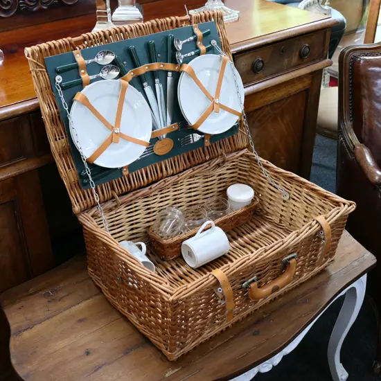 PICNIC BASKET AND CONTENTS