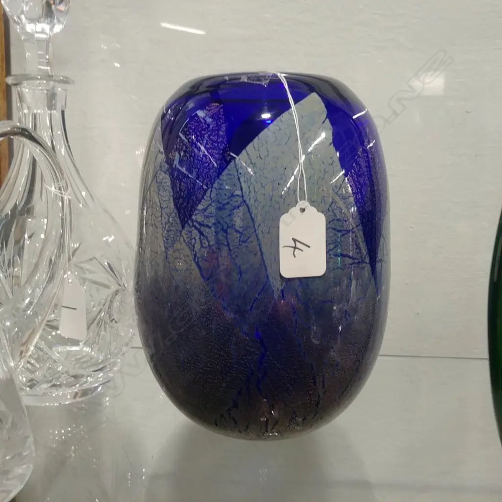 GARY NASH HAND BLOWN GLASS VASE Image 1++