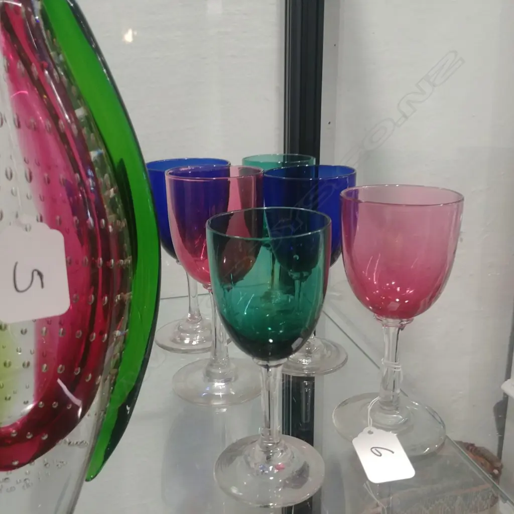 6 VICT COLOURED WINE GLASSES Image 1++