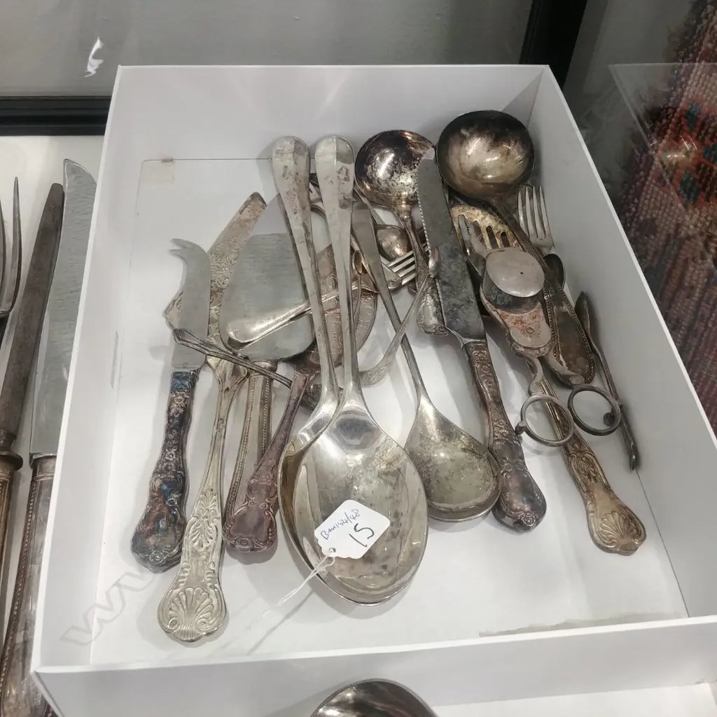 LOT ASST CUTLERY + STG TONGS Image 1++