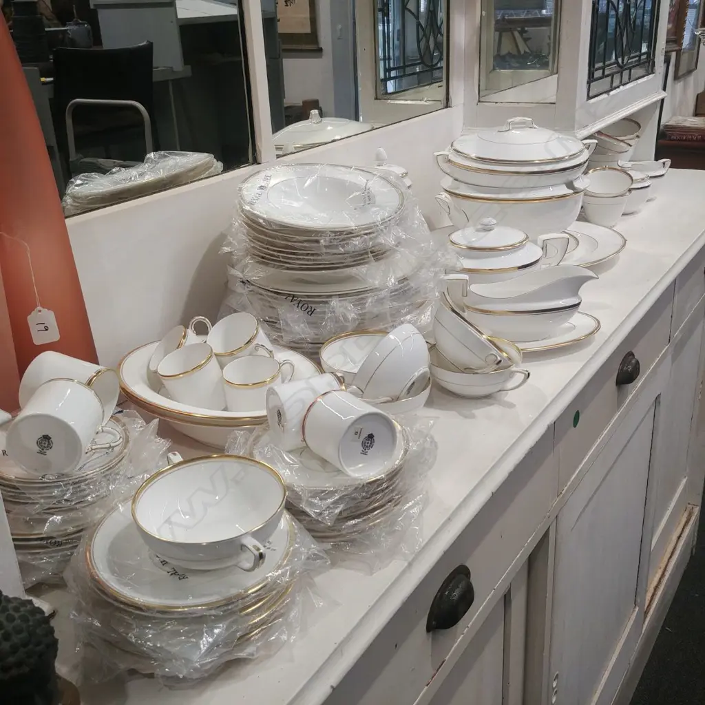 ROYAL WORCESTER VICEROY DINNER SERVICE Image 1++