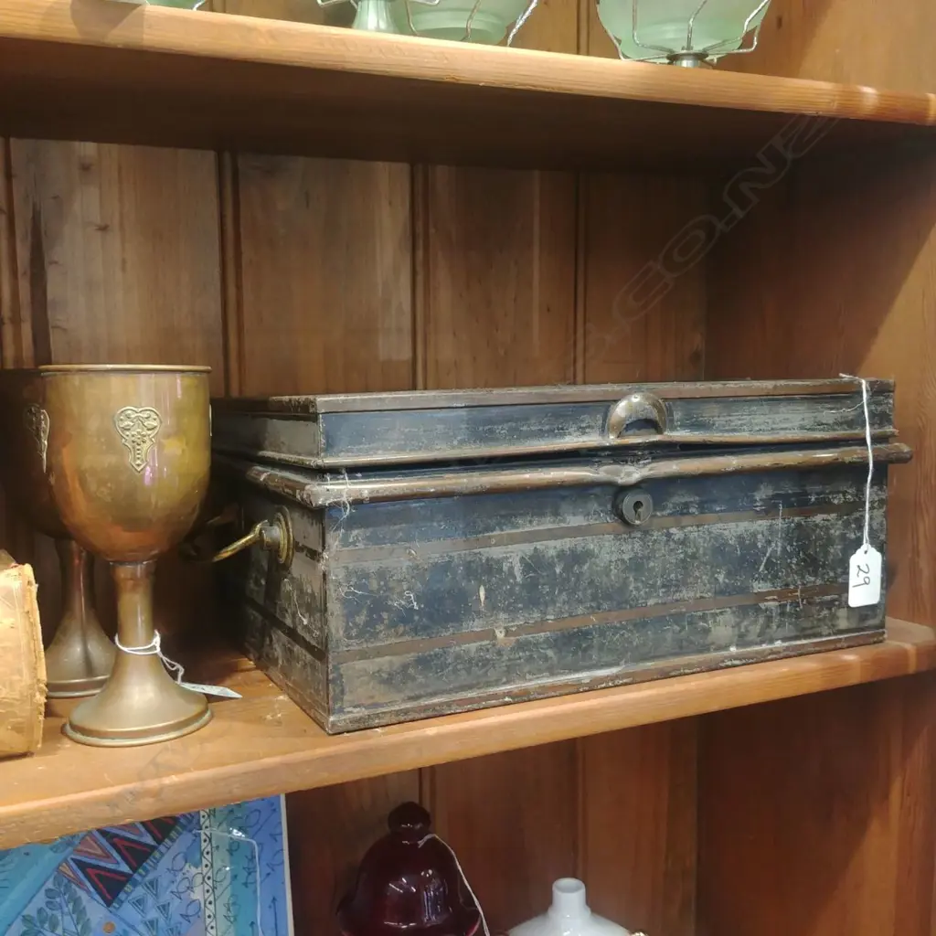 METAL LOCK BOX + PR COPPER GOBLETS  Image 1++