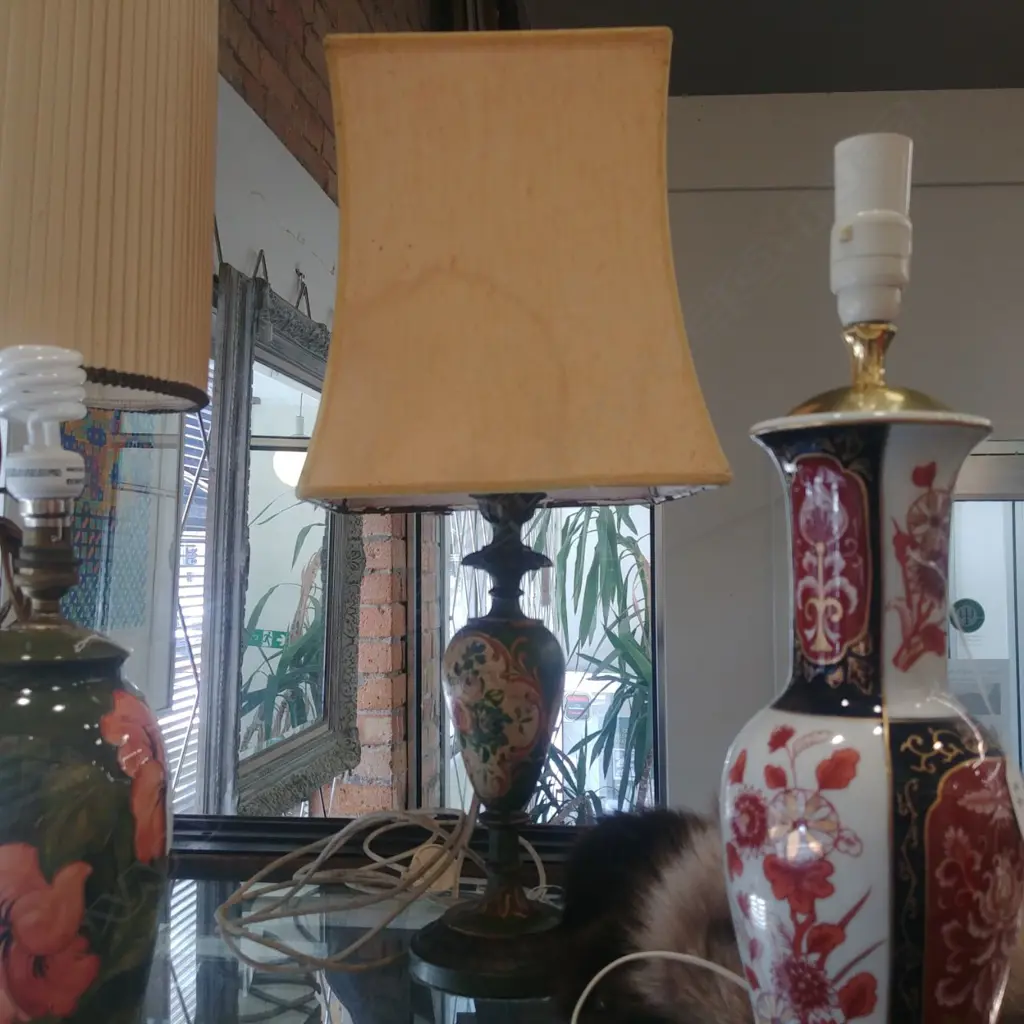 PAINTED TABLE LAMP Image 1++