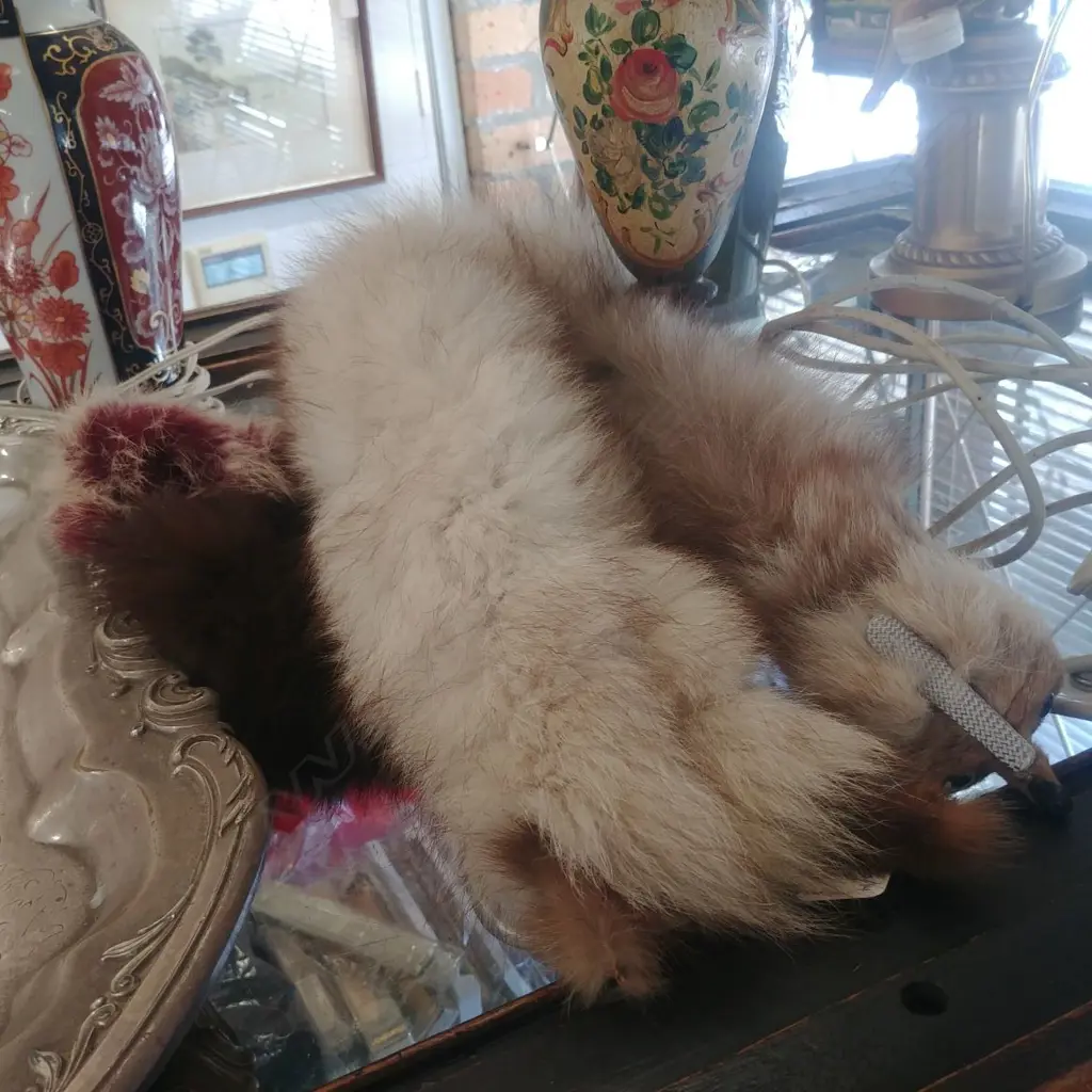 THREE FUR STOLES Image 1++