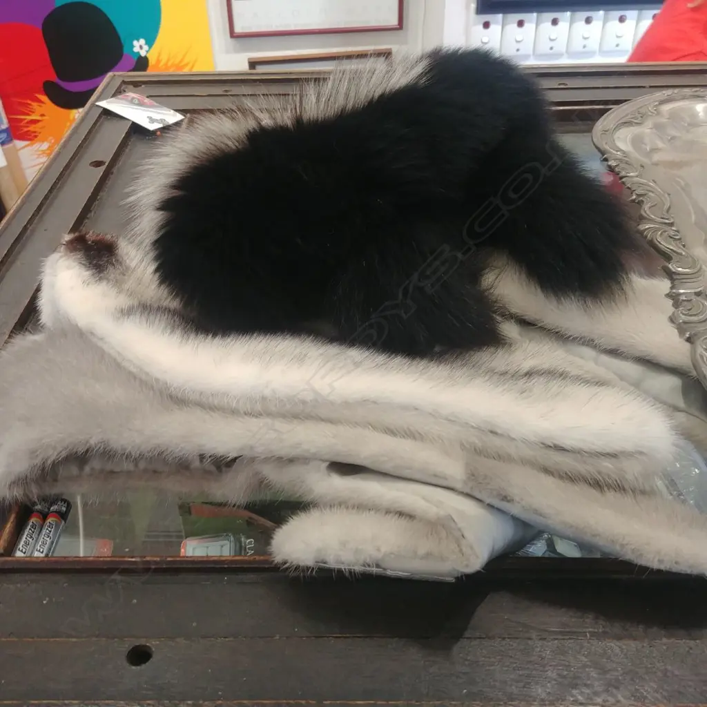 4 FUR COLLARS - MINK ETC Image 1++