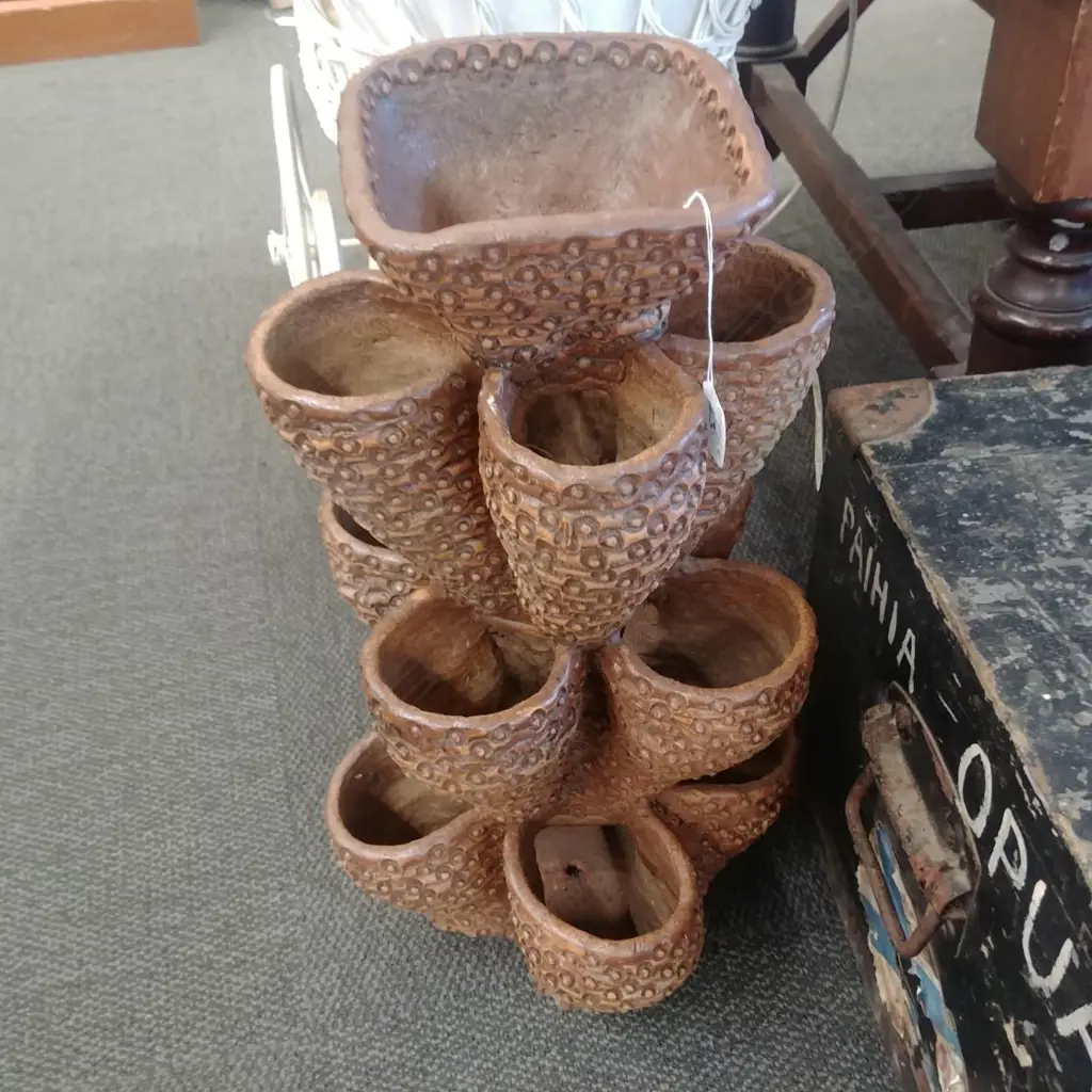 POTTERY 'PINECONE' PLANT POT Image 1++