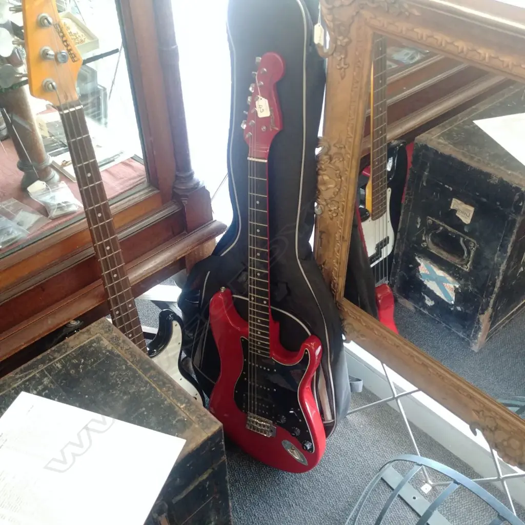 TOMSON '80'S ELECTRIC GUITAR IN SOFT CASE Image 1++