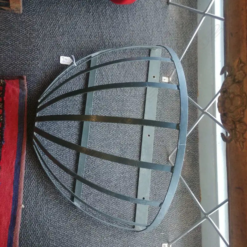 METAL GARDEN WALL BASKET Image 1++