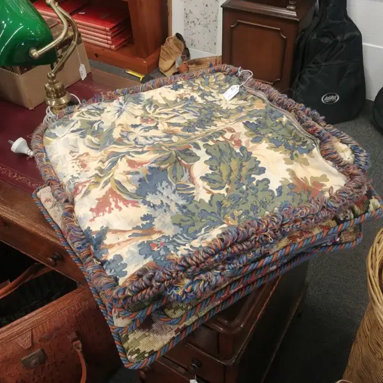 2 FLORAL CUSHIONS +ASST COVERS