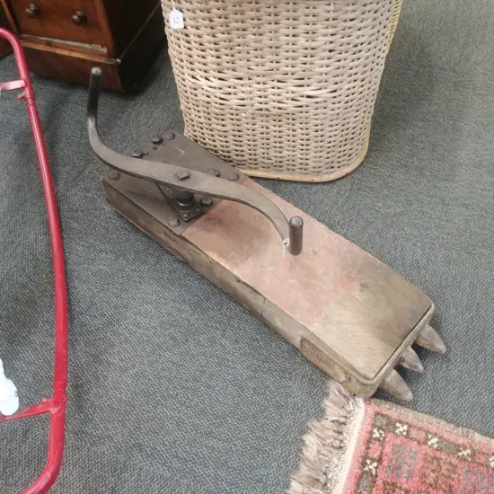 VINTAGE INDUSTRIAL HOUSE JACK