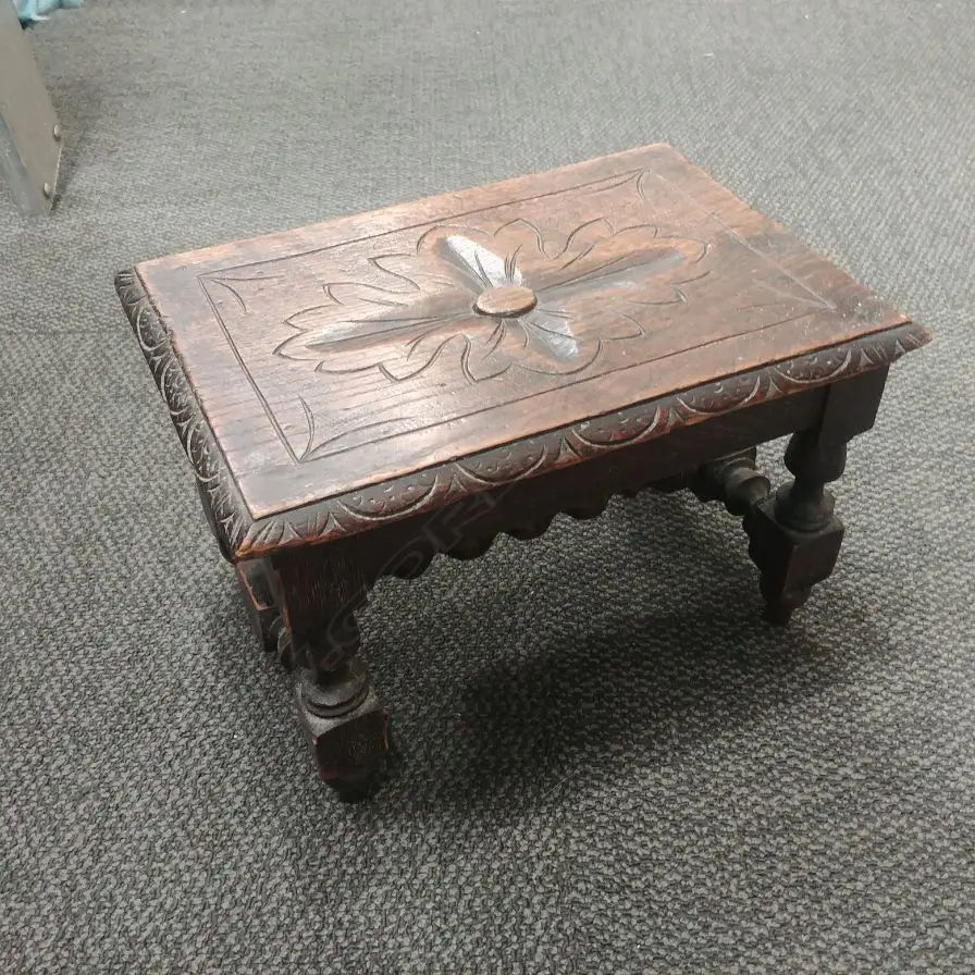 SMALL OAK BARLEY TWIST FOOTSTOOL  Image 1++