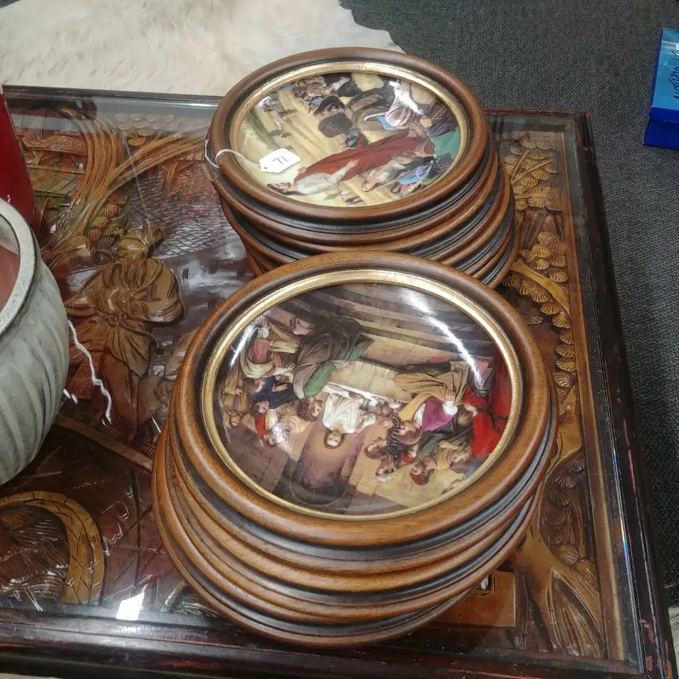 8 DANBURY MINT RELIGIOUS PLATES w WOODEN SURROUNDS Image 1++