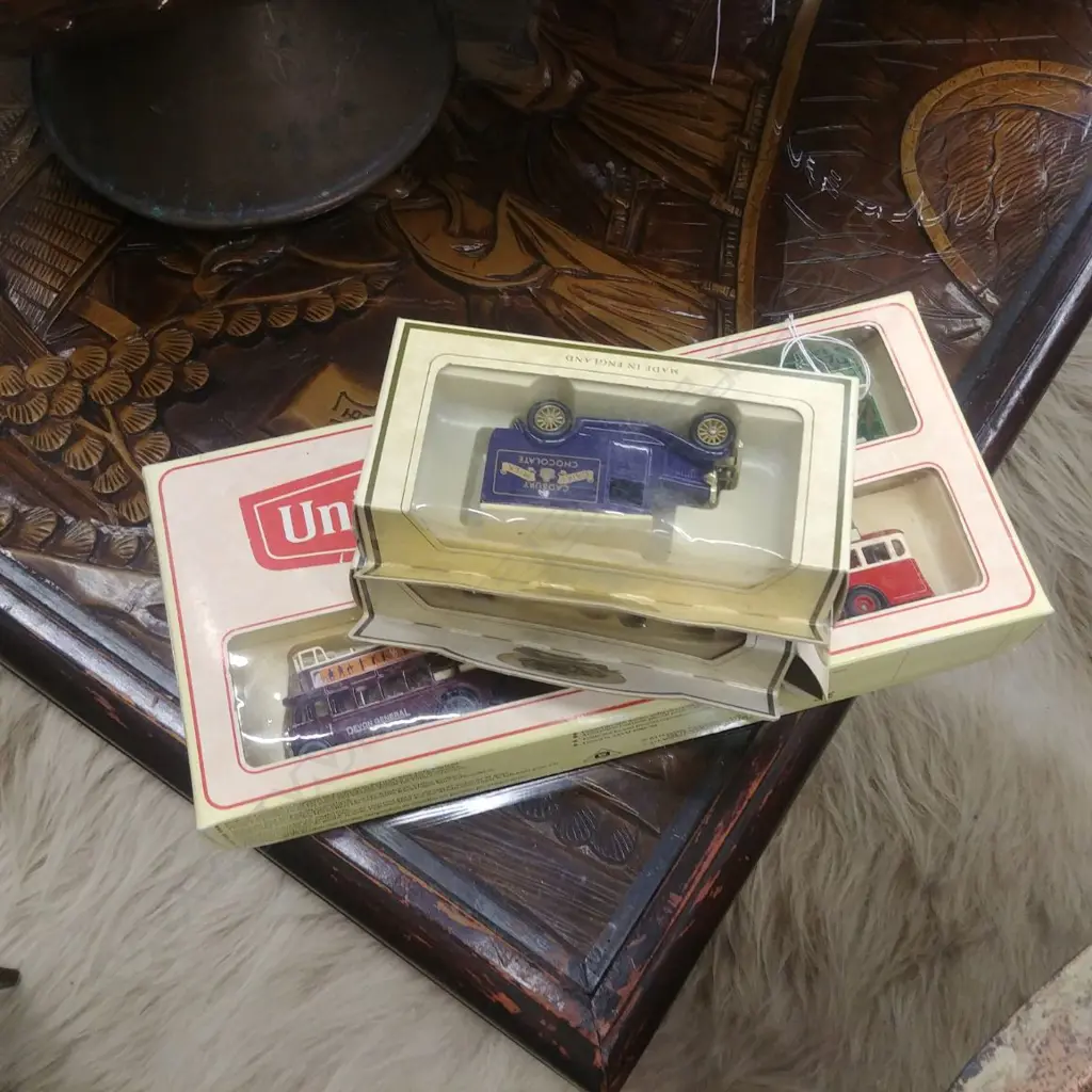 BOXED SET 3 MODEL BUSES + 2 BOXED TRUCKS Image 1++