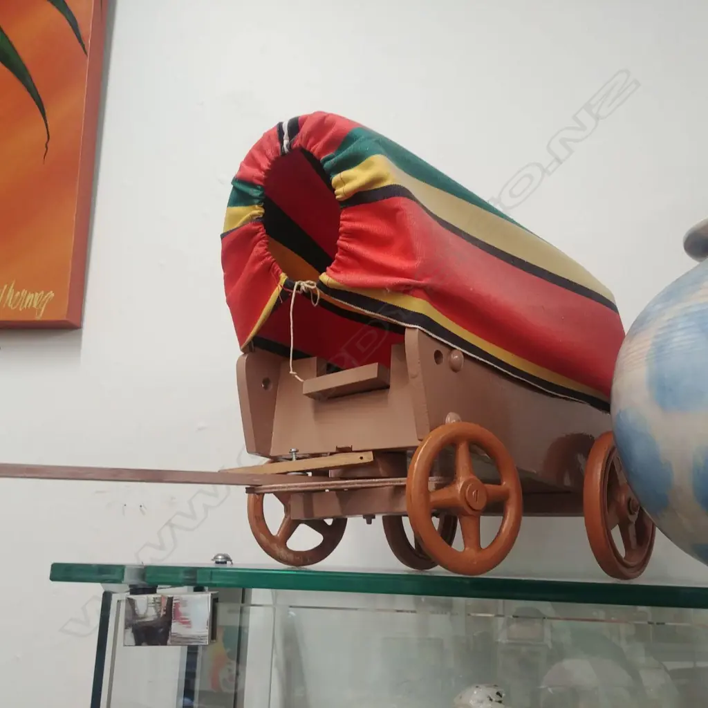 MINI WOODEN CARRIAGE Image 1++
