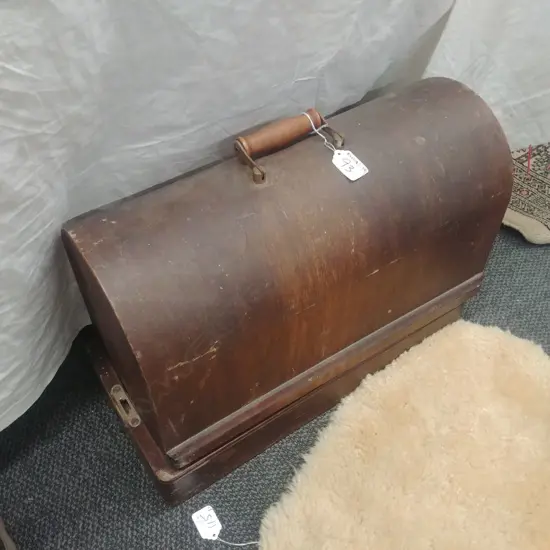 CASED WOODEN SINGER SEWING MACHINE