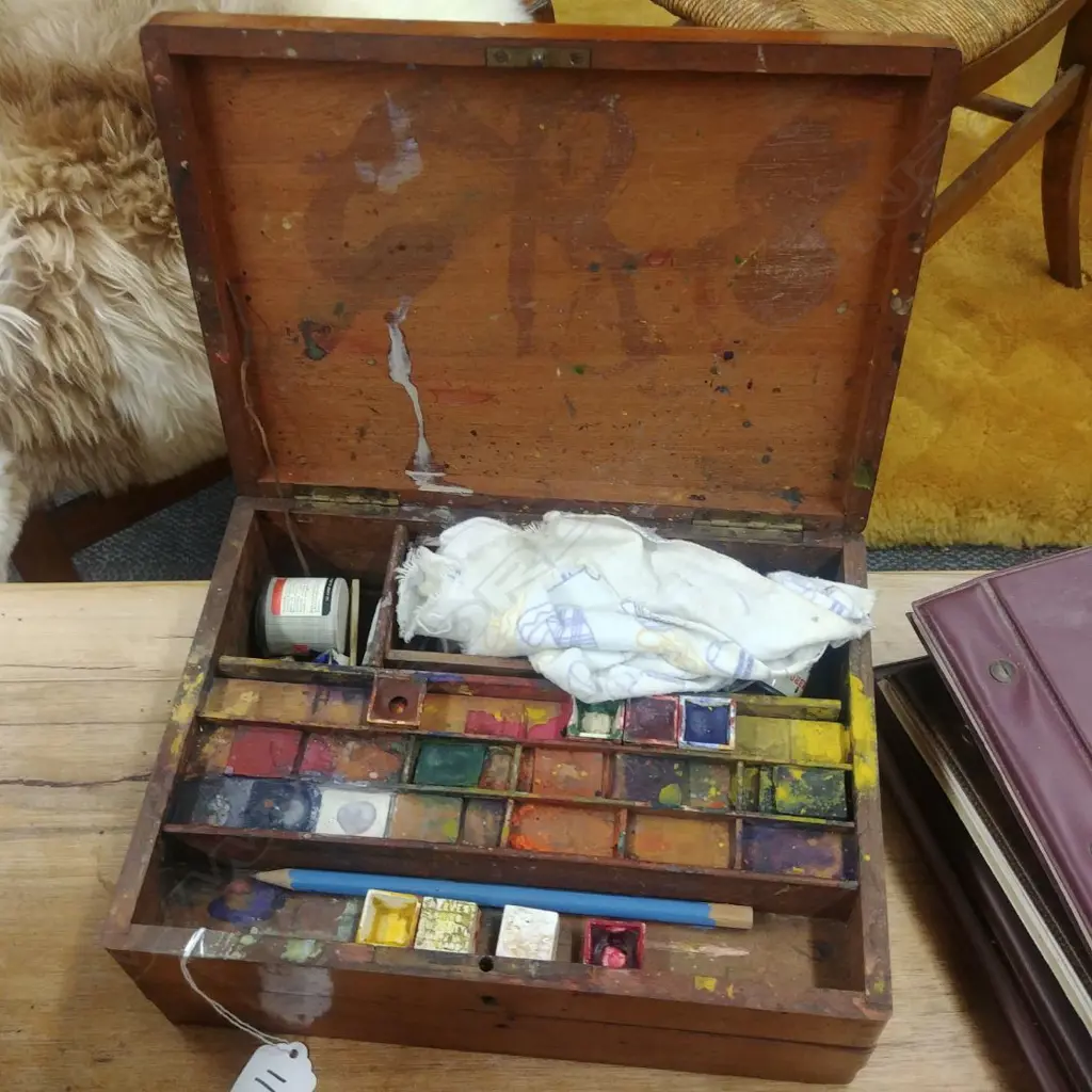 PAINTERS BOX AND CONTENTS  Image 1++